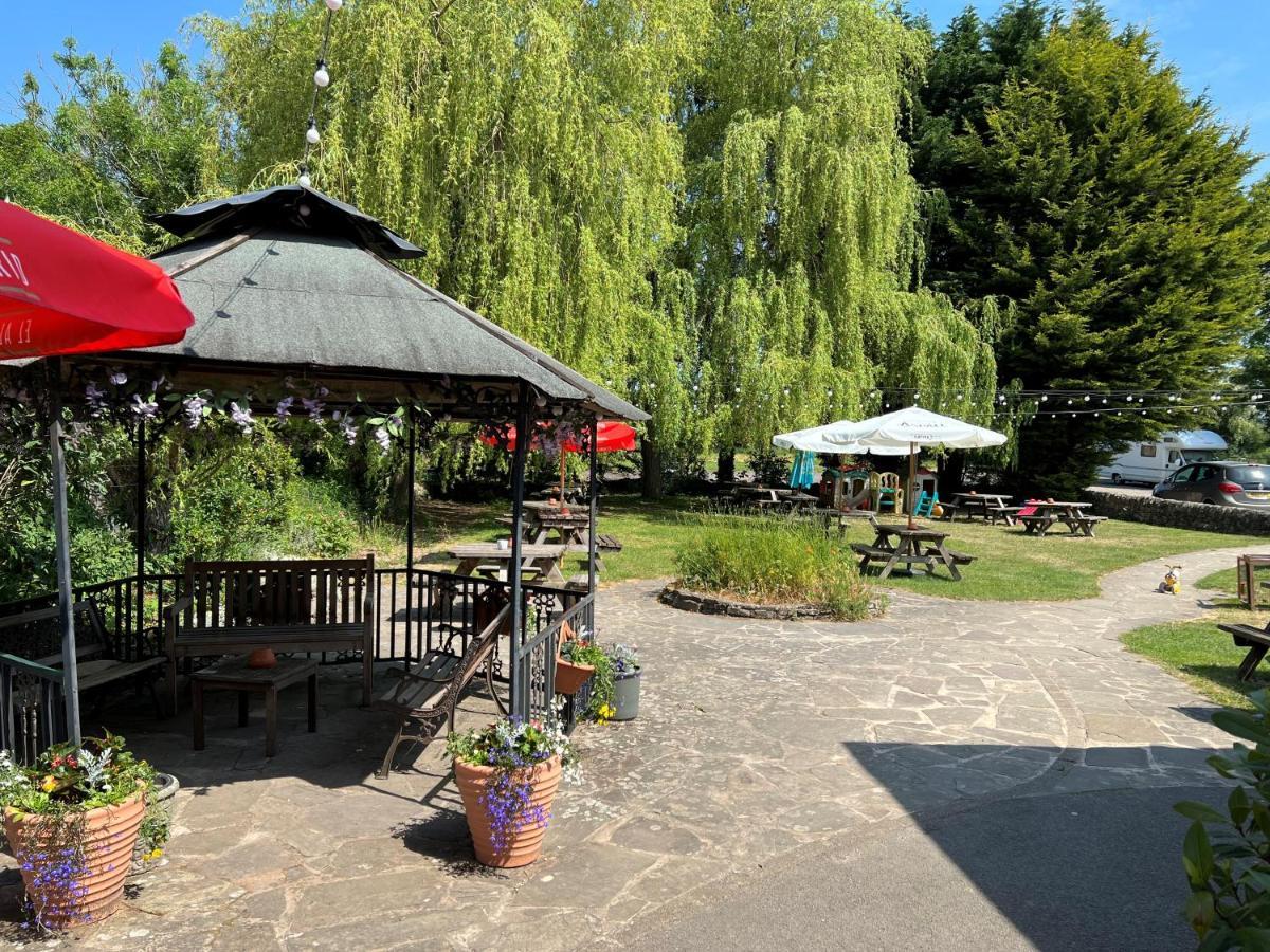 アッシュボーン The Royal Oak Bed & Breakfast エクステリア 写真